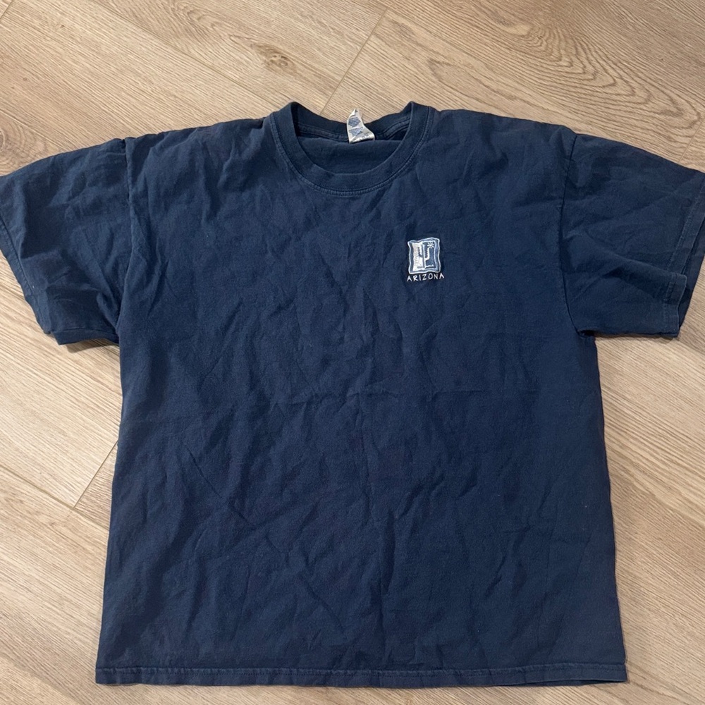 Arizona Jean Company Black T-Shirt with Gold Graphic Vintage